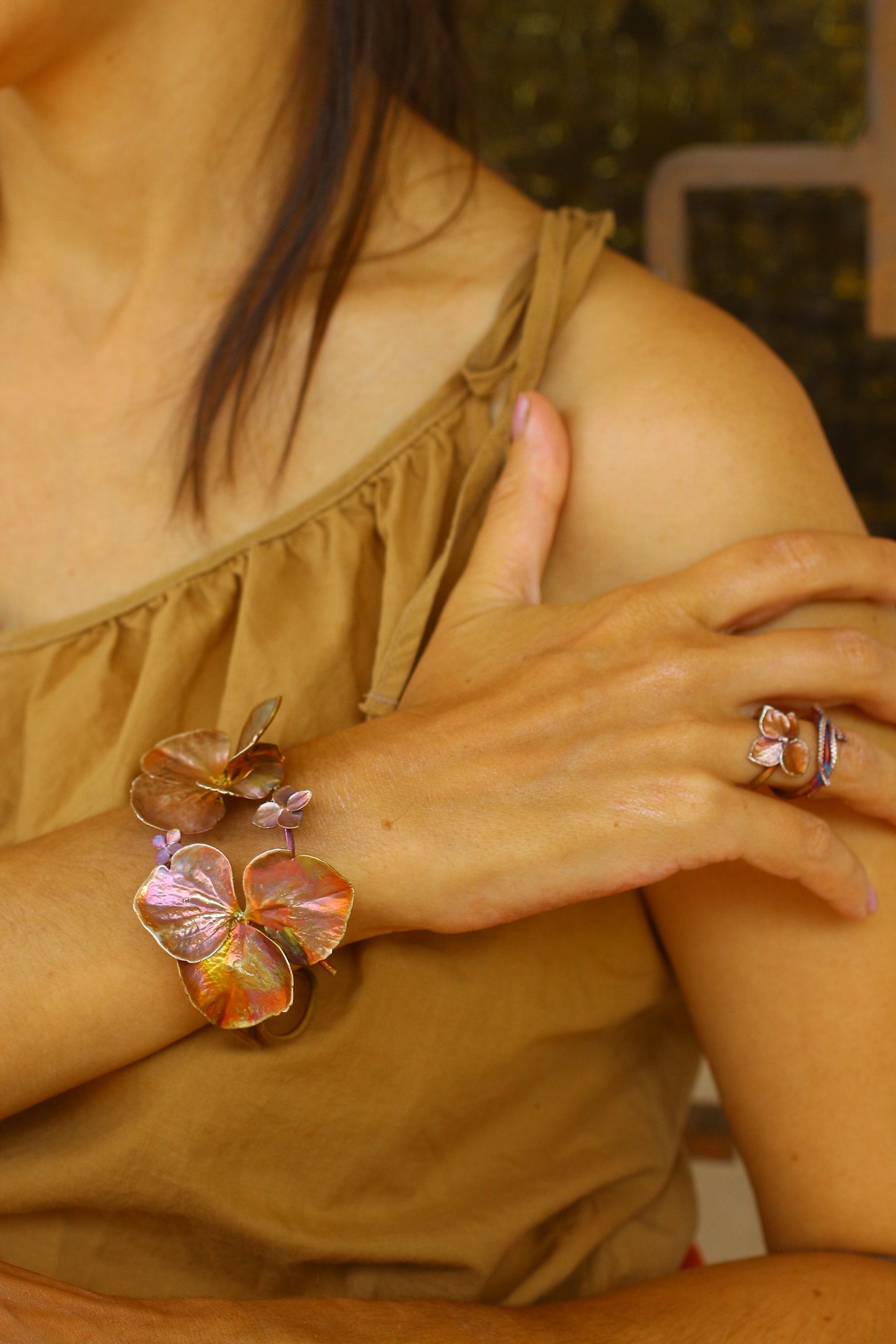 Pulseira com flores de hortensia