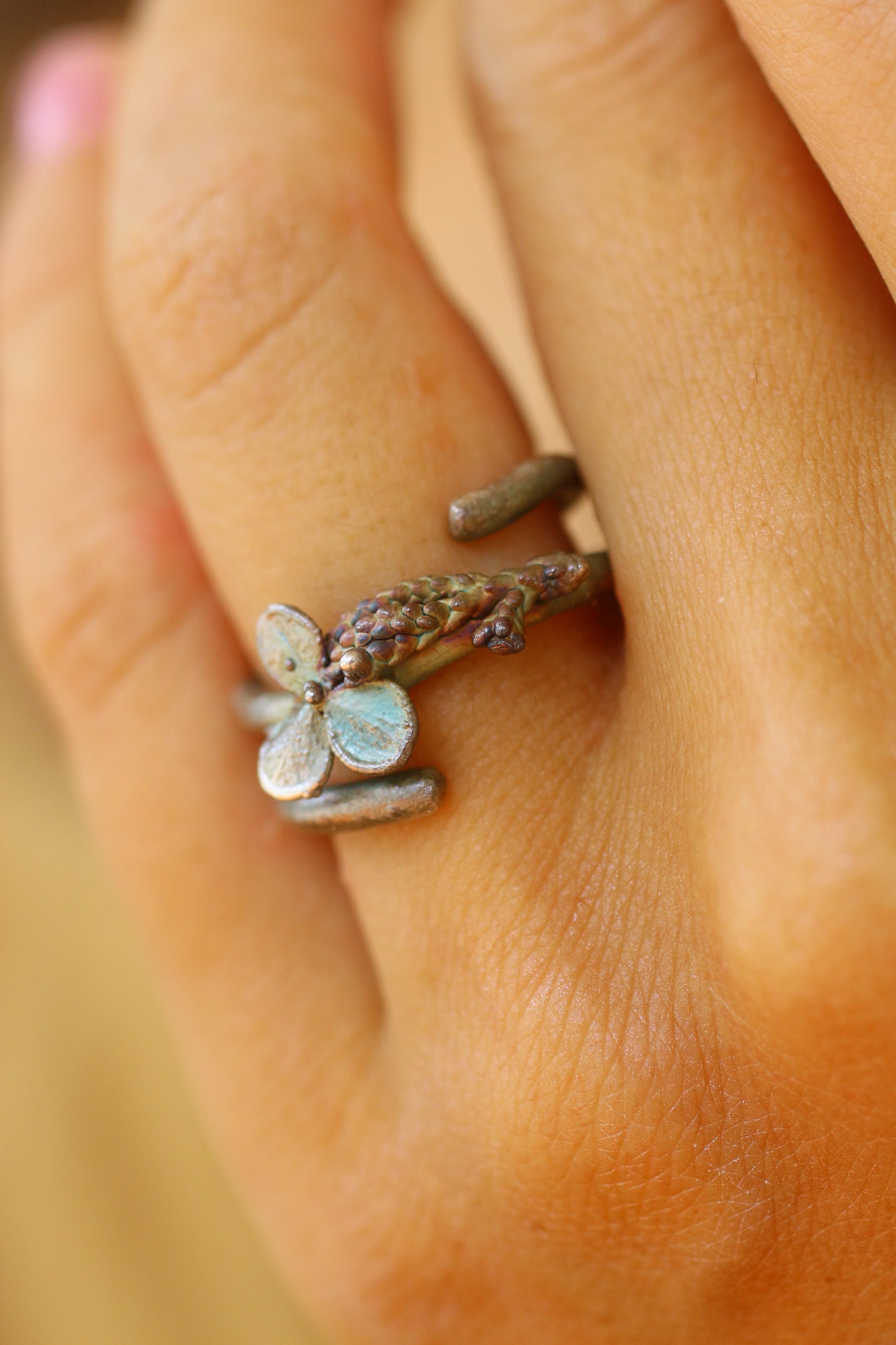 Anel com flor de hortensia