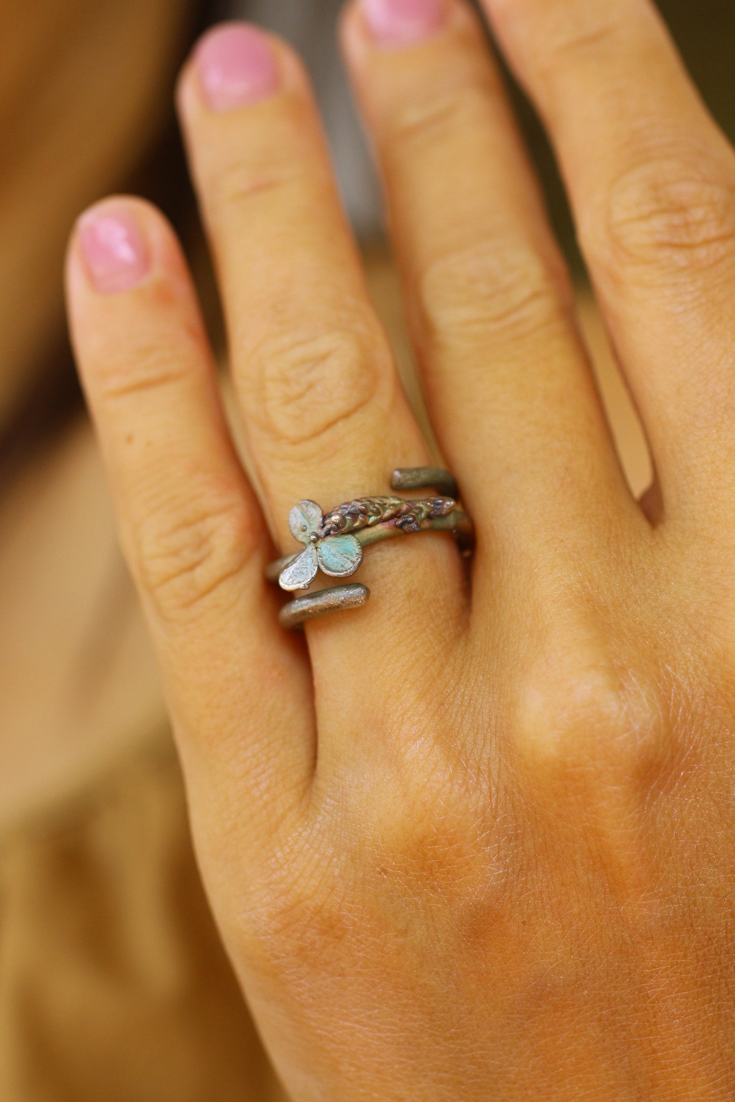 Anel com flor de hortensia