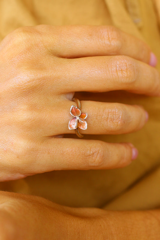 Anel com flor de hortensia