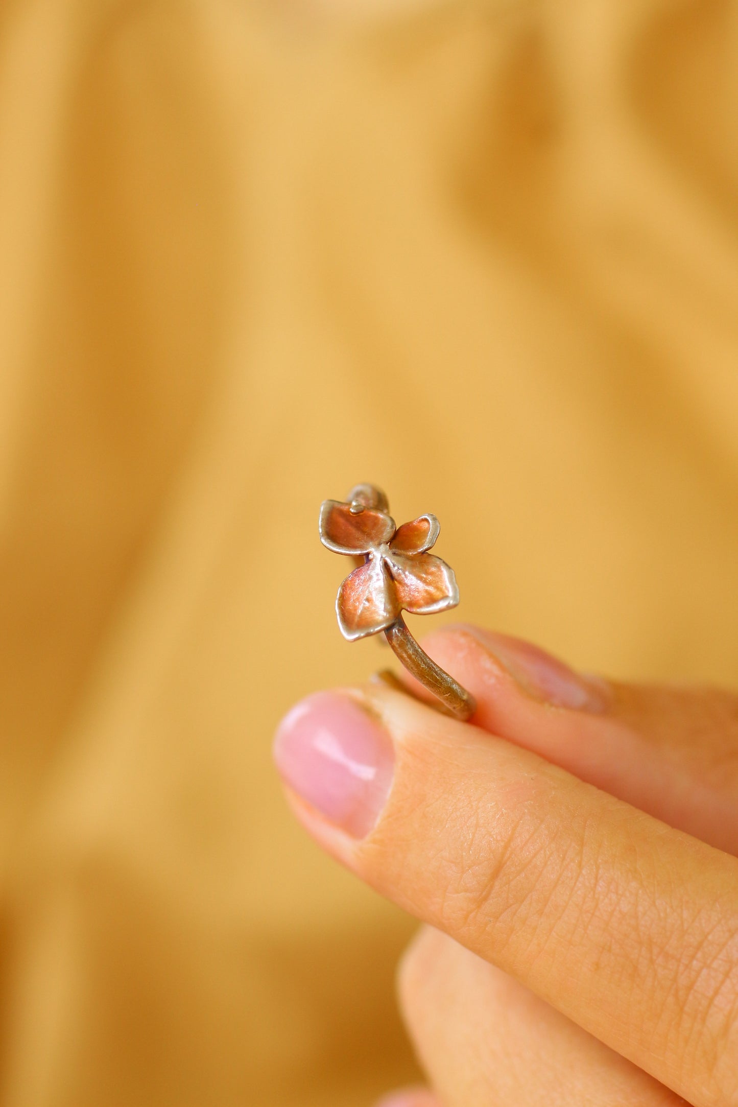 Anel com flor de hortensia