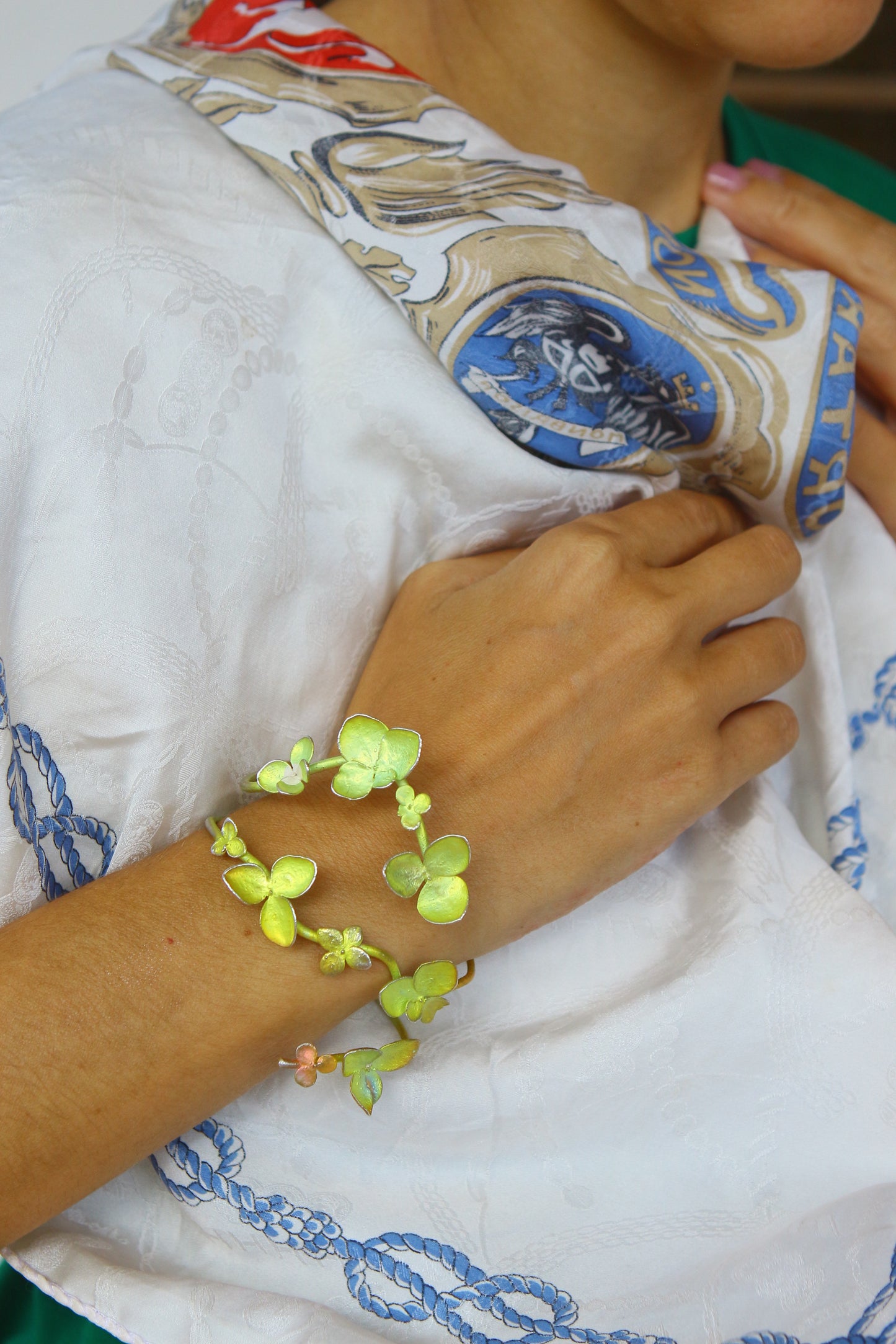 Pulseira com flores de hortensia