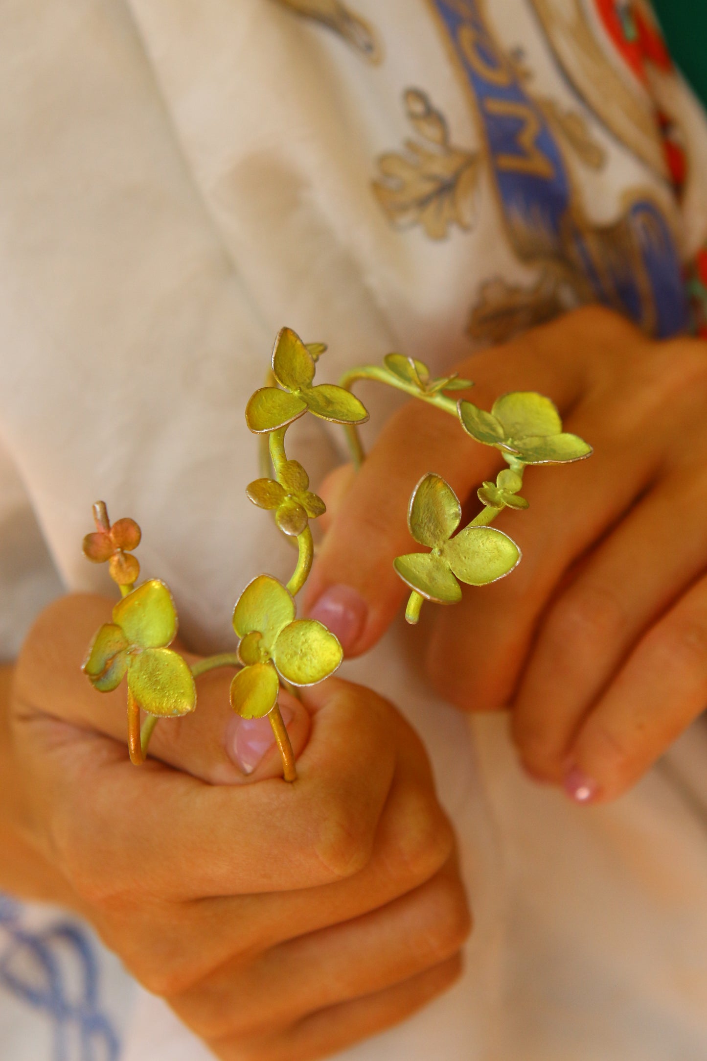 Pulseira com flores de hortensia
