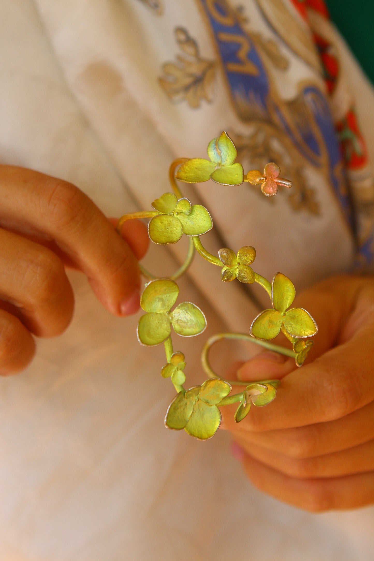 Pulseira com flores de hortensia