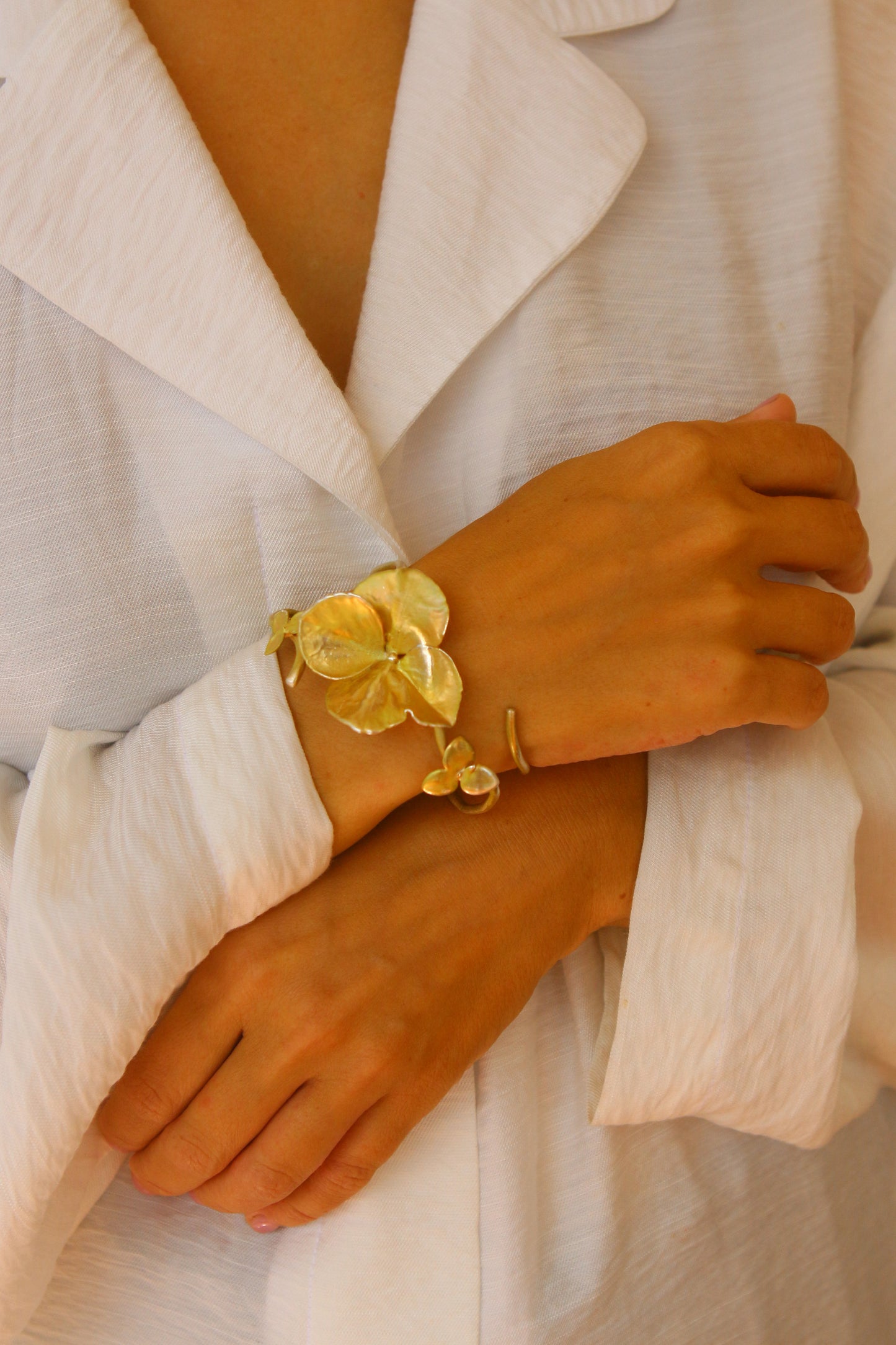 Pulseira com flores de hortensia