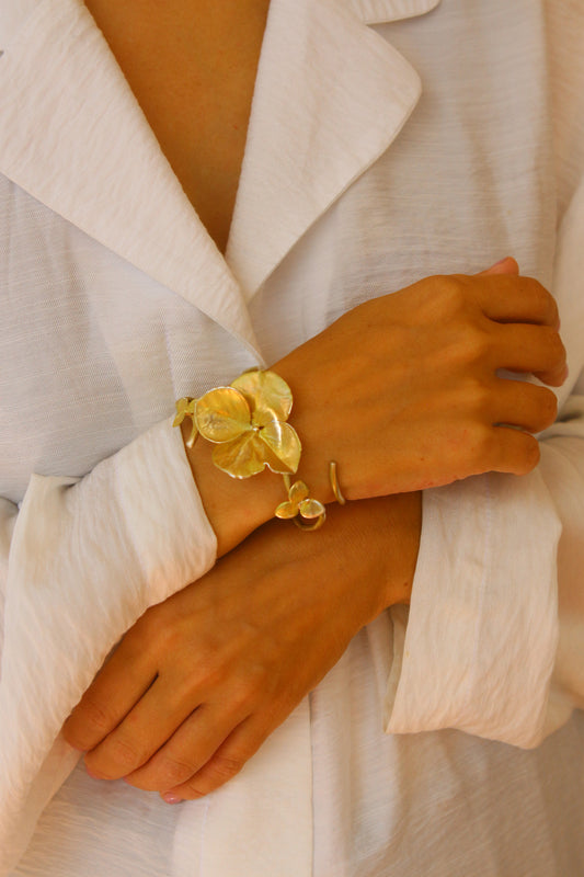 Pulseira com flores de hortensia