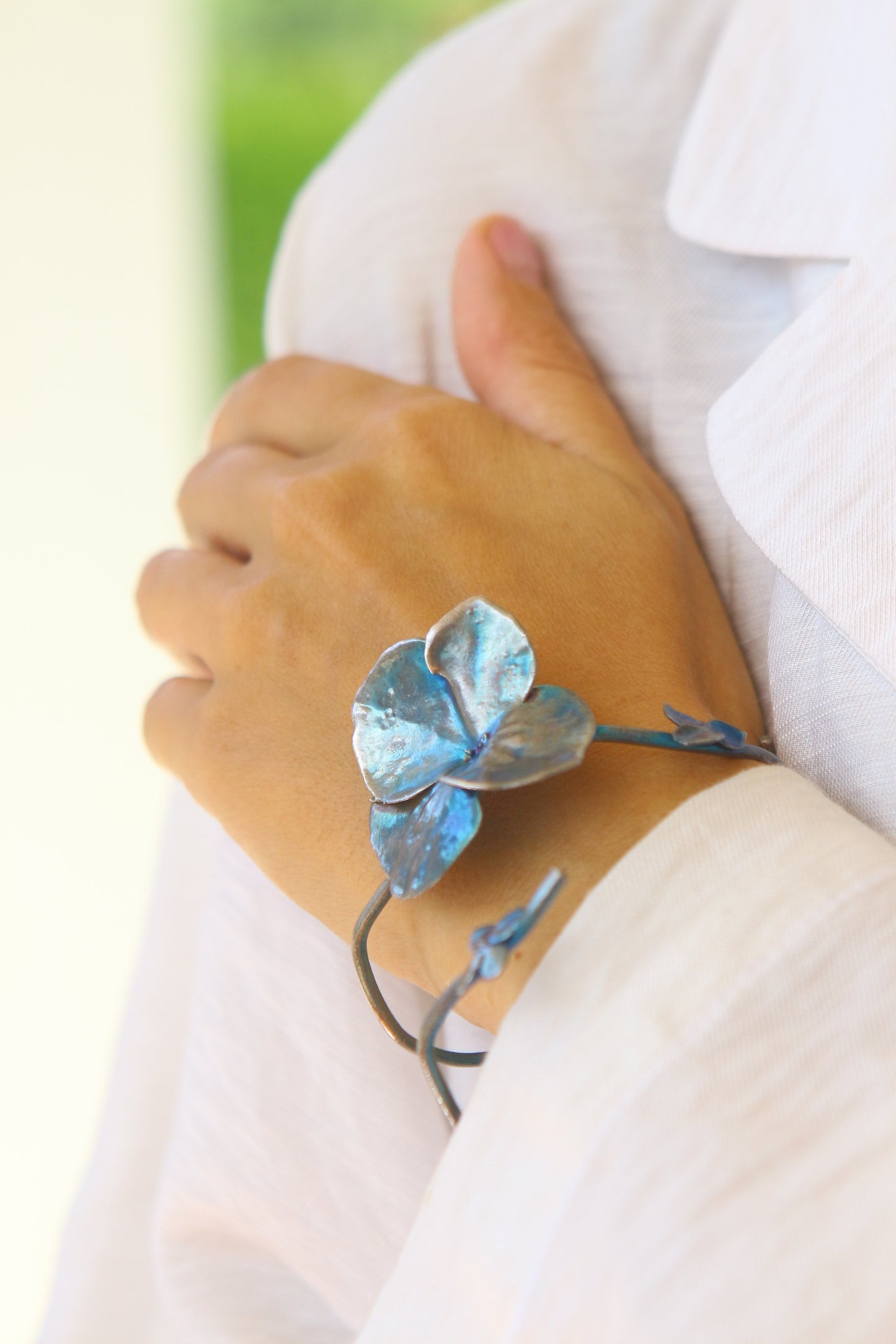 Pulseira com flores de hortensia