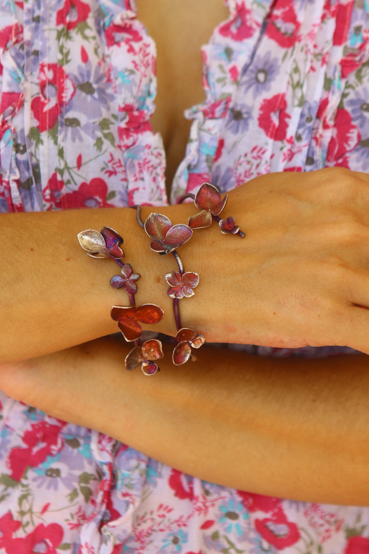 Pulseira com flores de hortensia