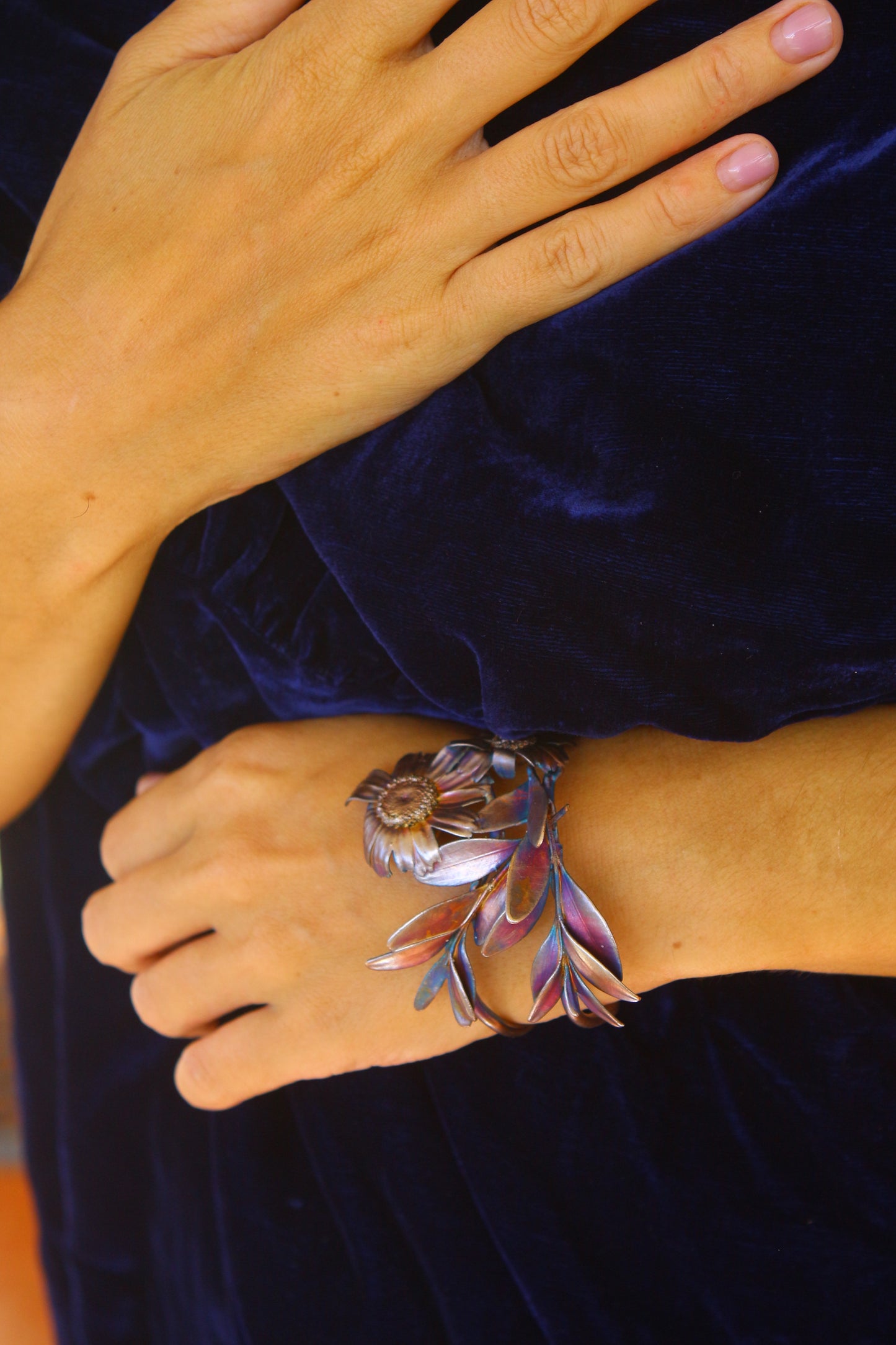 Pulseira com flores portuguesas e raminhos de buxo