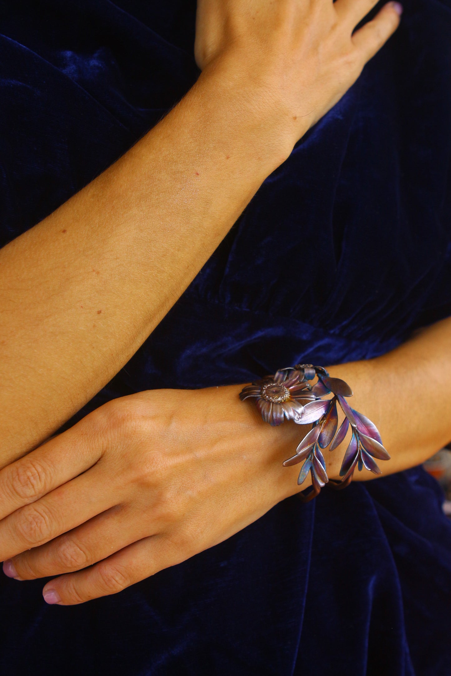 Pulseira com flores portuguesas e raminhos de buxo