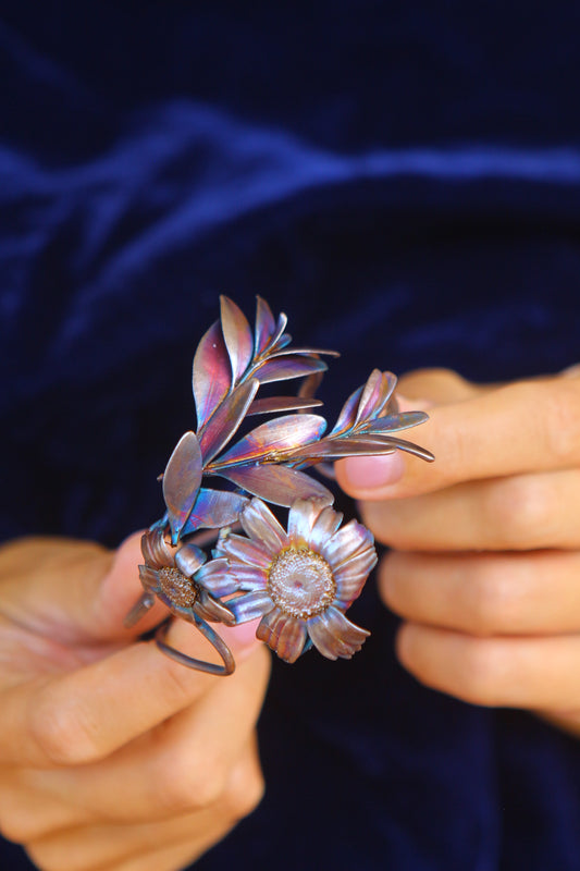 Pulseira com flores portuguesas e raminhos de buxo