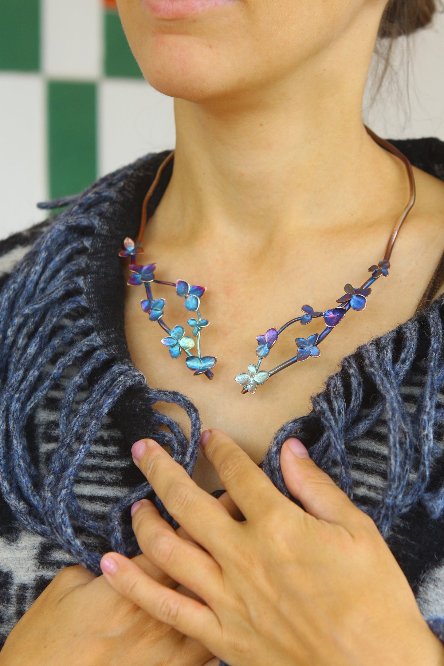 Colar com flores de hortensia