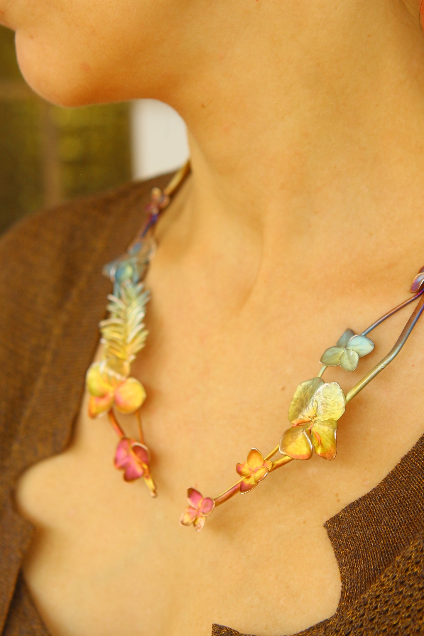 Colar com flores de hortensia