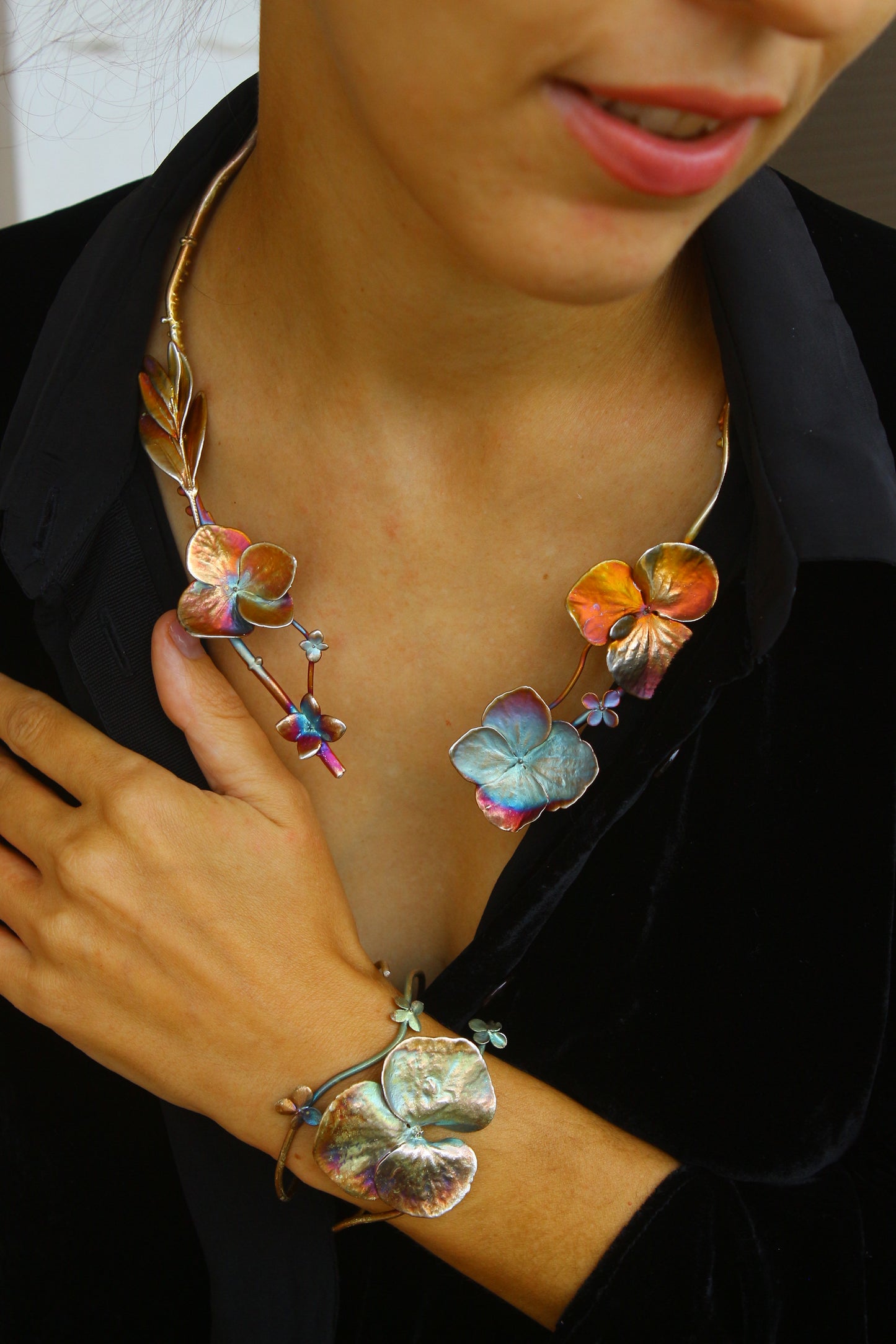 Colar com flores de hortensia