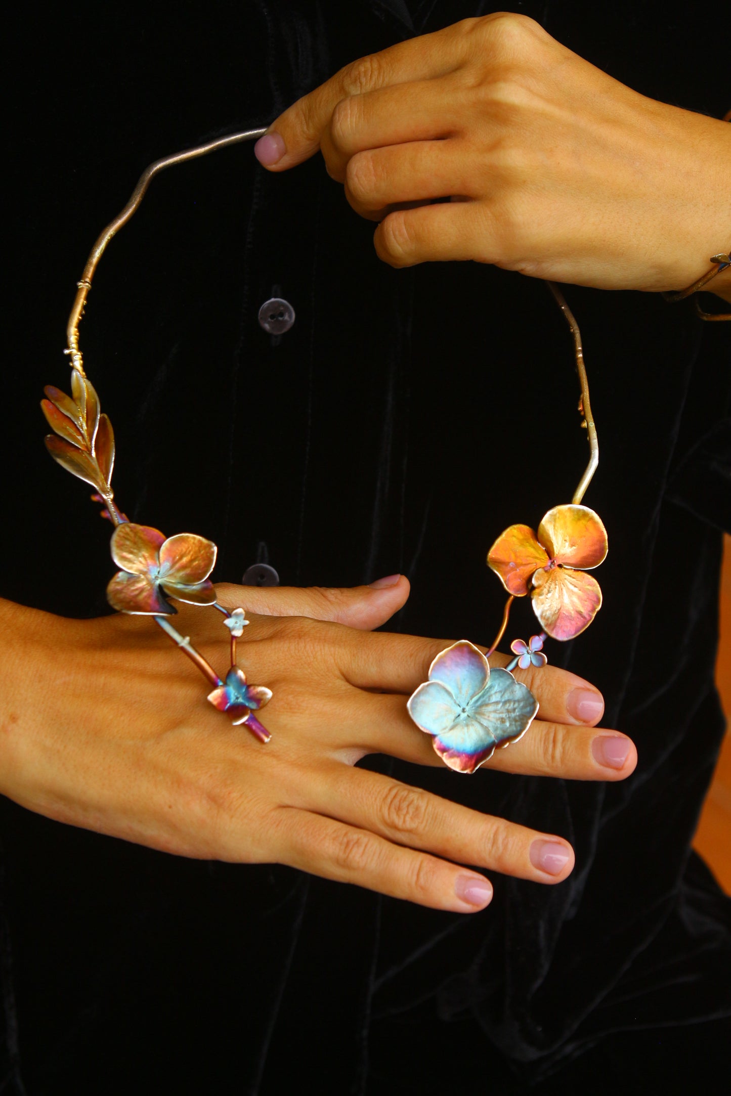 Colar com flores de hortensia