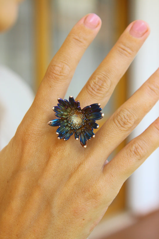 Anel com flor de crisantemo