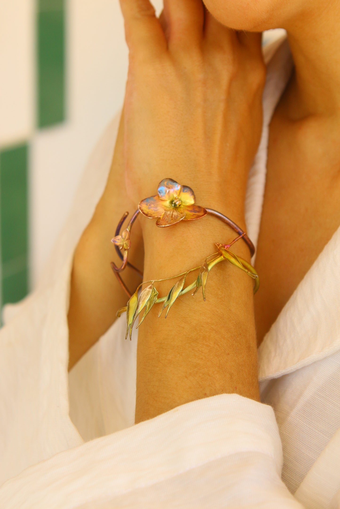 Pulseira com flor de violeta e espiga