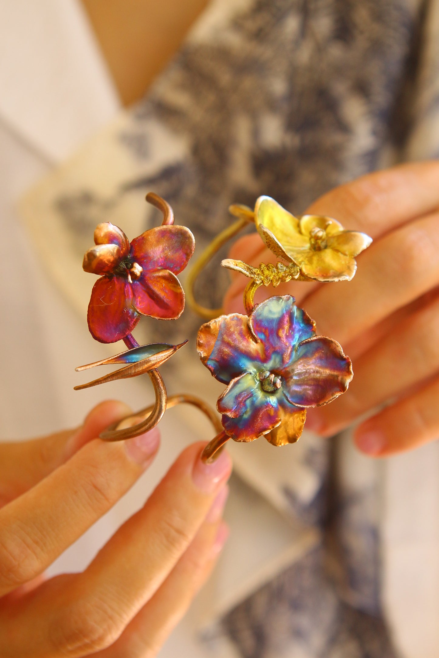 Pulseira com flores de violeta e espiga