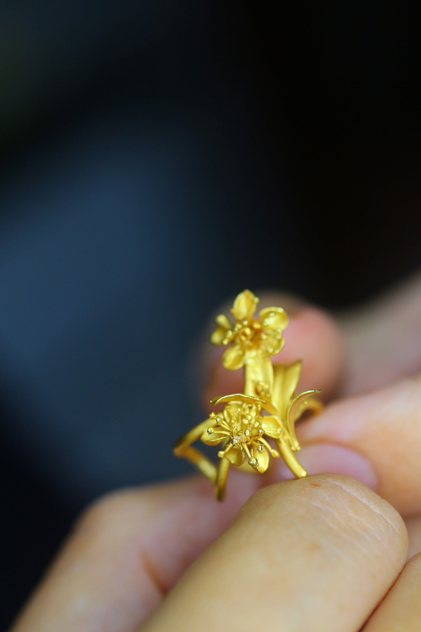 Ear cuff com flores da primavera