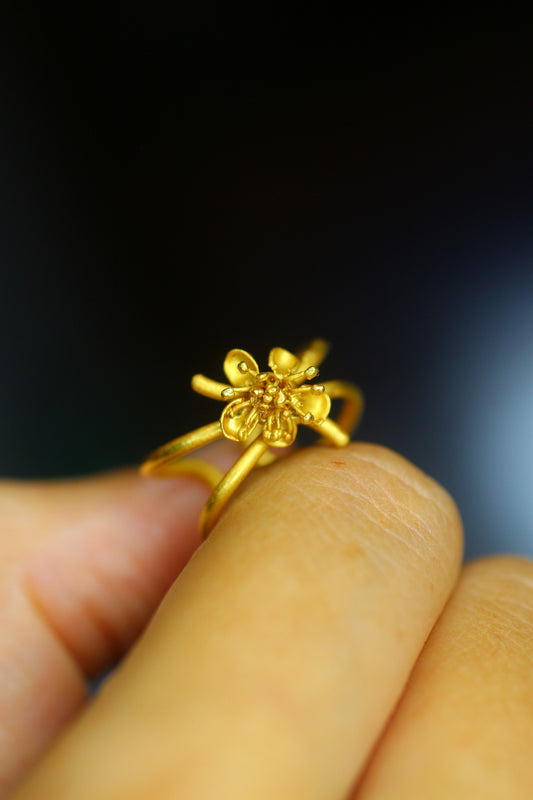 Ear cuff com flores da primavera