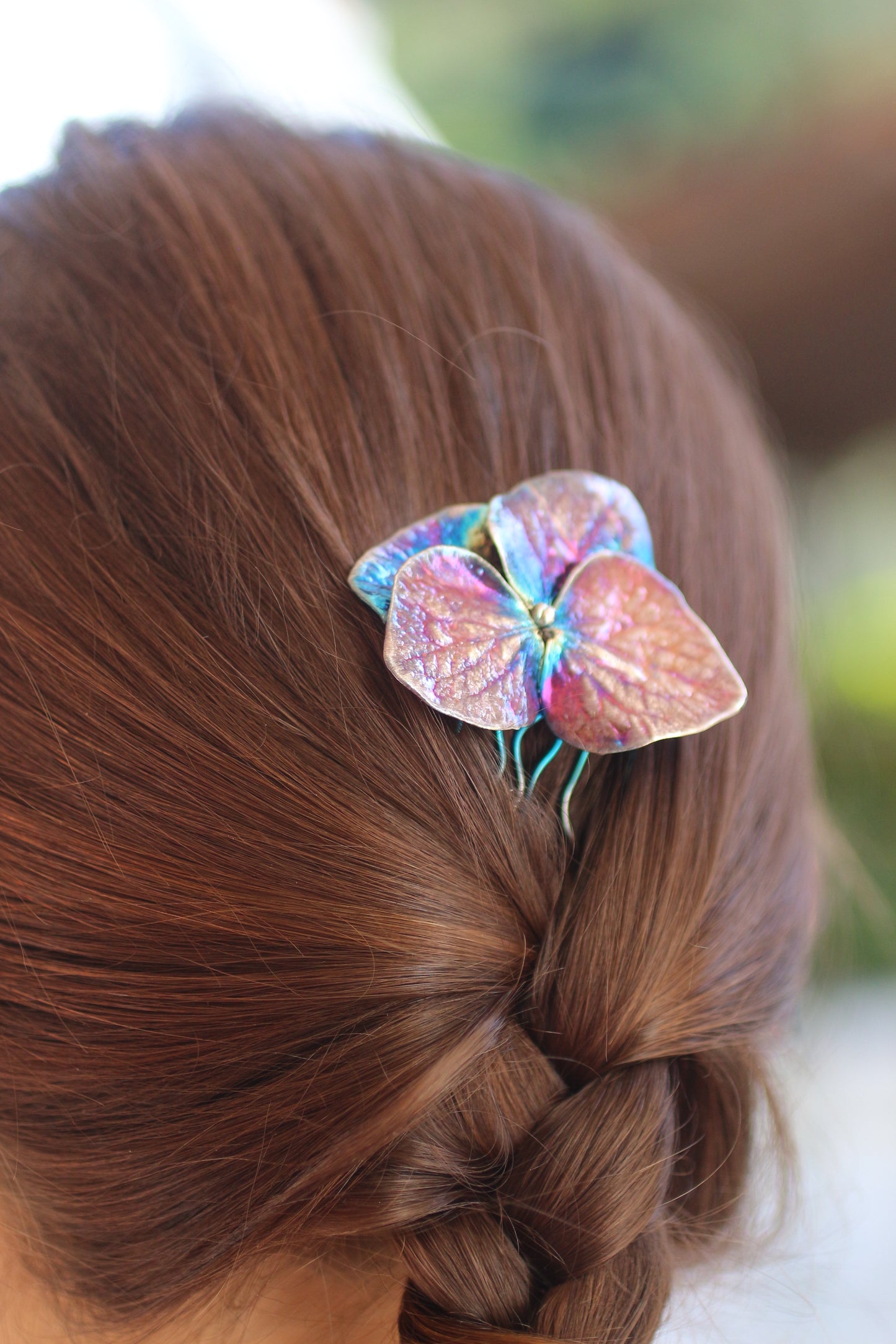 Acessorio para cabelo com flor de hortensia