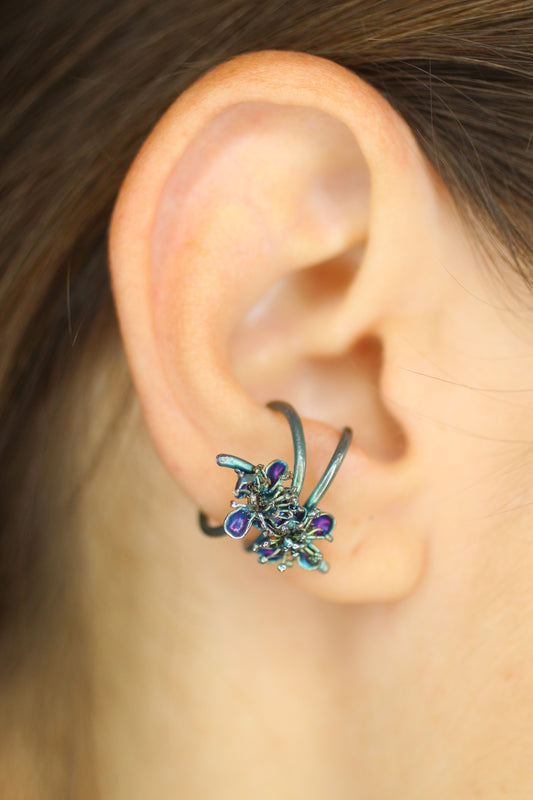 Ear cuff com flores da primavera