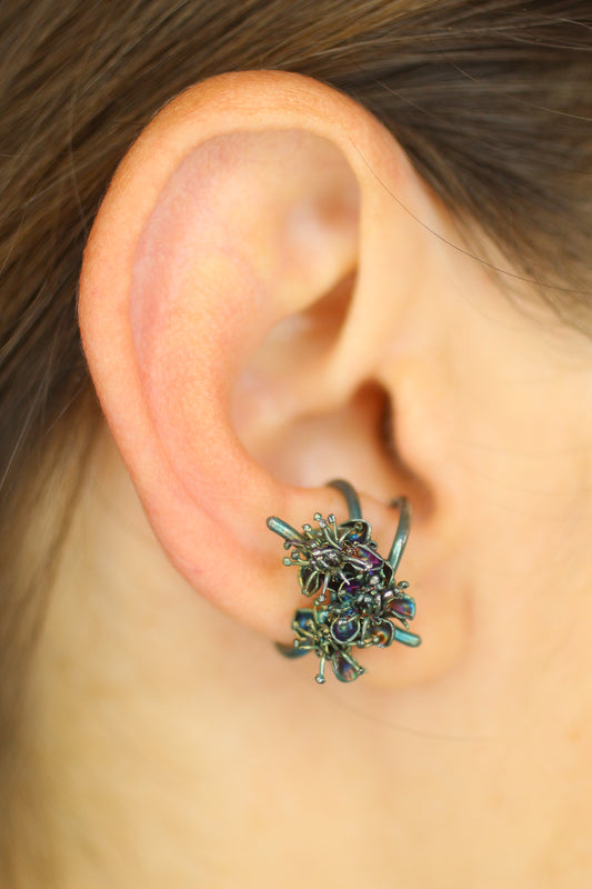 Ear cuff com flores da primavera