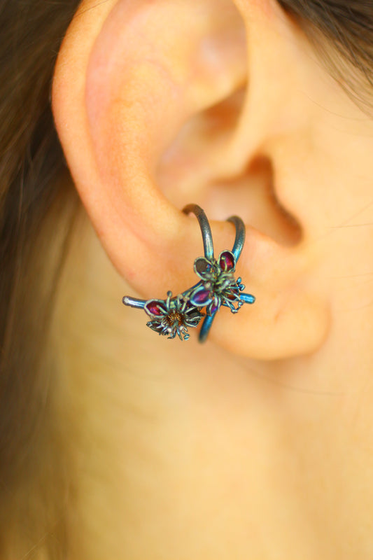 Ear cuff com flores da primavera