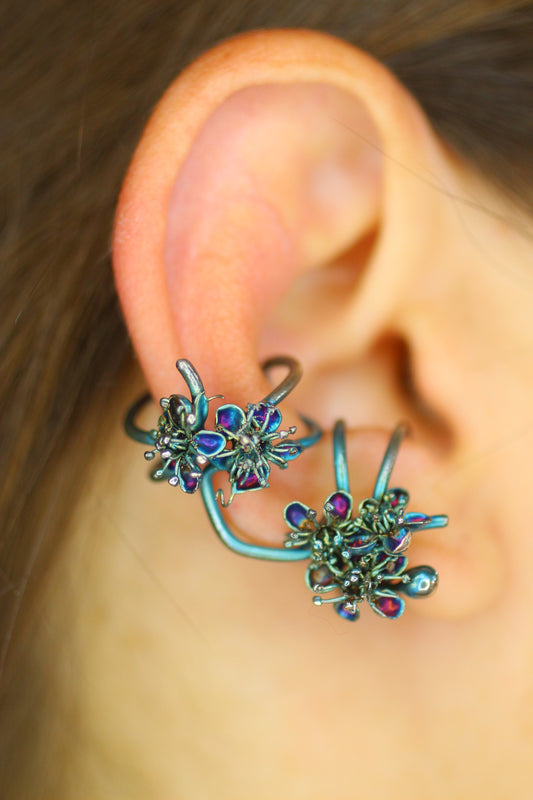 Ear cuff com flores da primavera