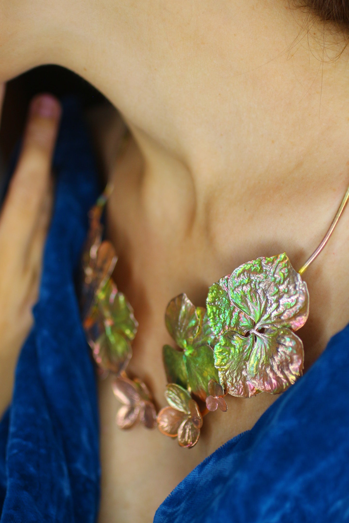 Colar com flores de hortensia