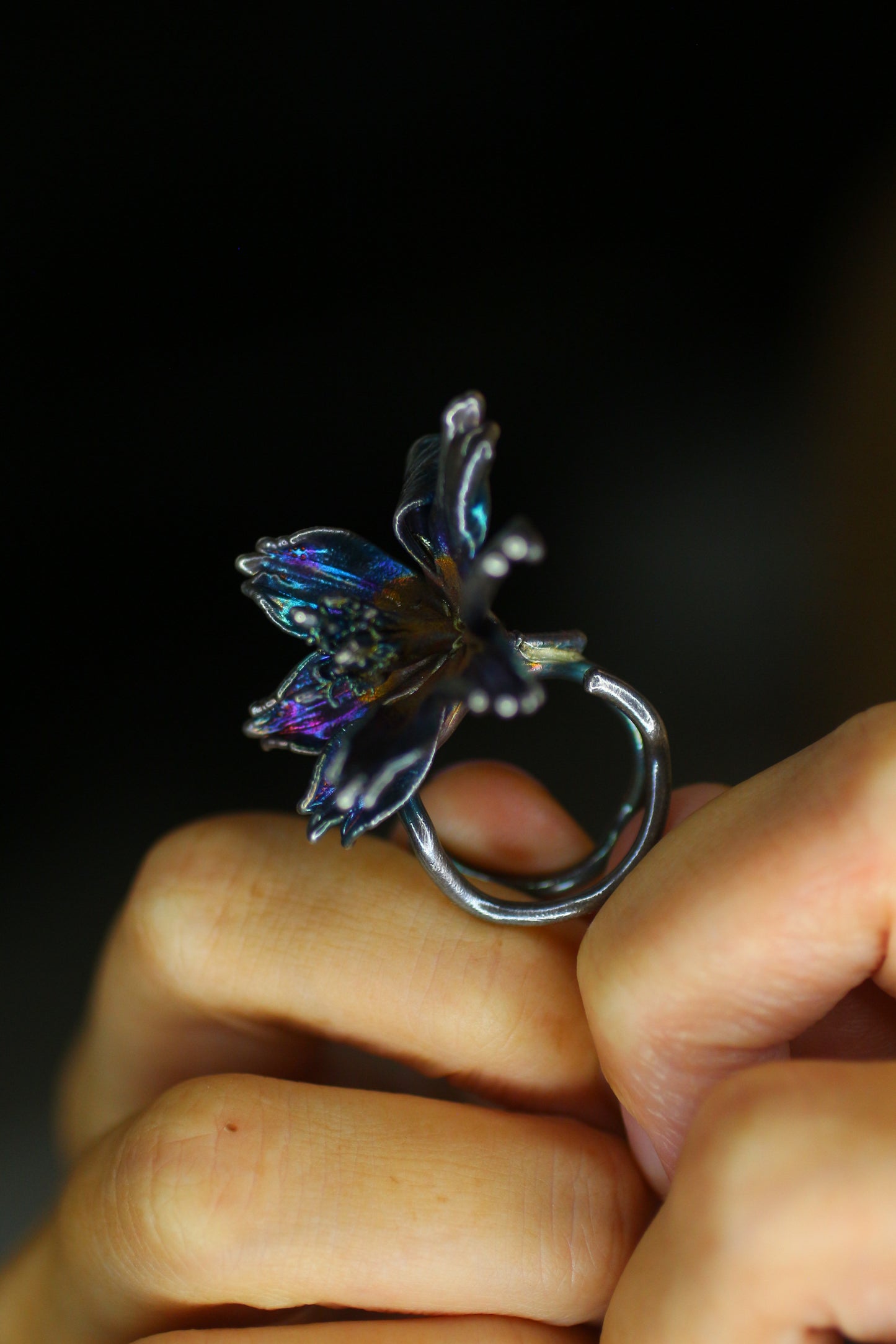 Anel com flor de cosmos