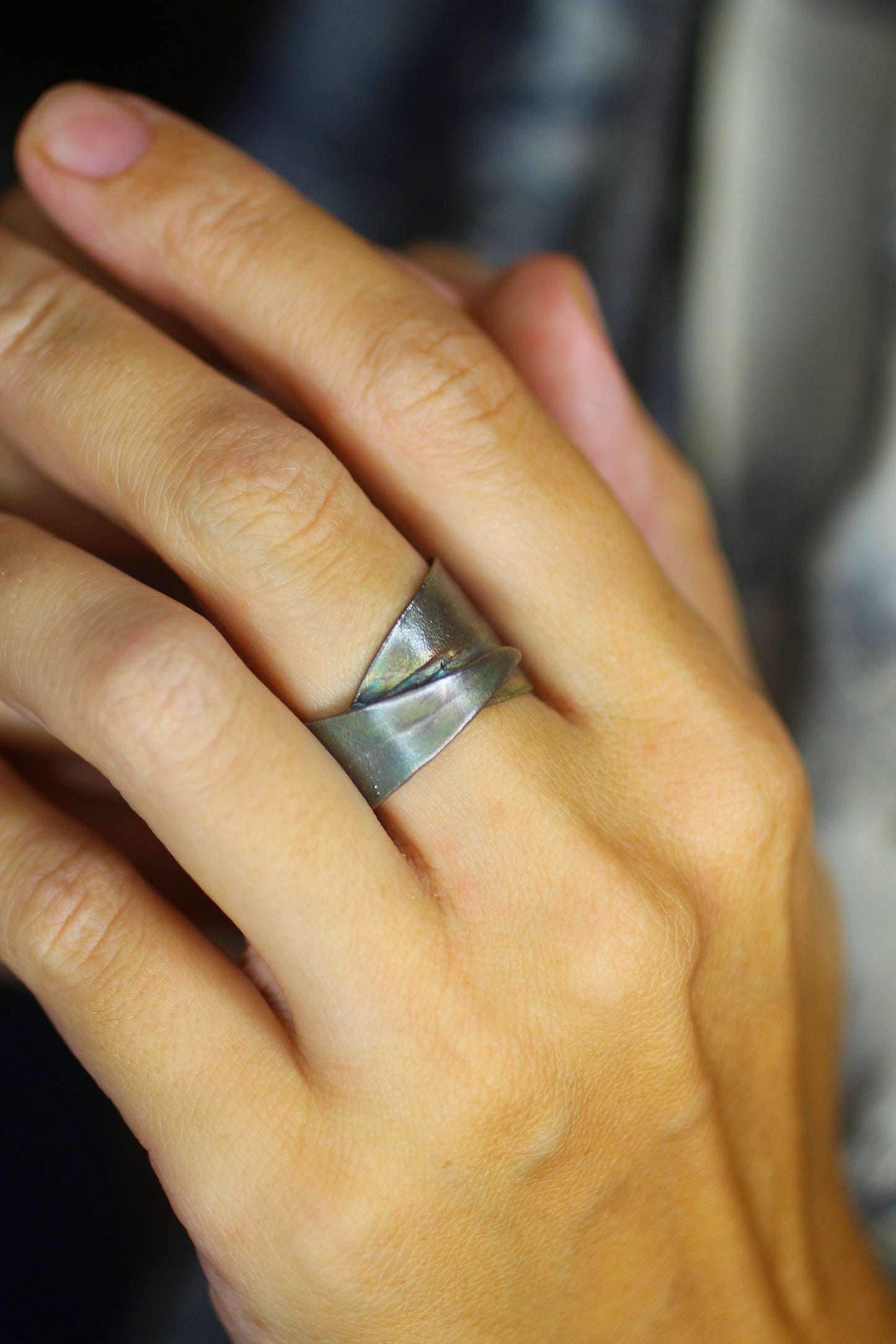 Anel com folha de arvore-de-ferro