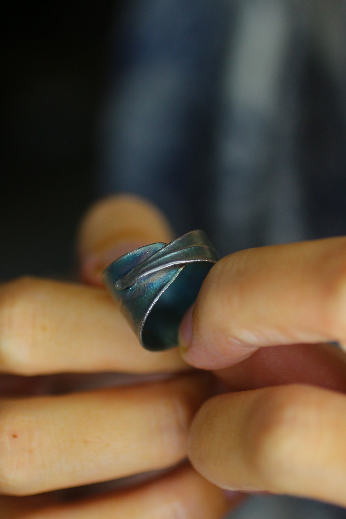 Anel com folha de arvore-de-ferro