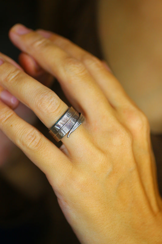 Anel com folha de palmeira