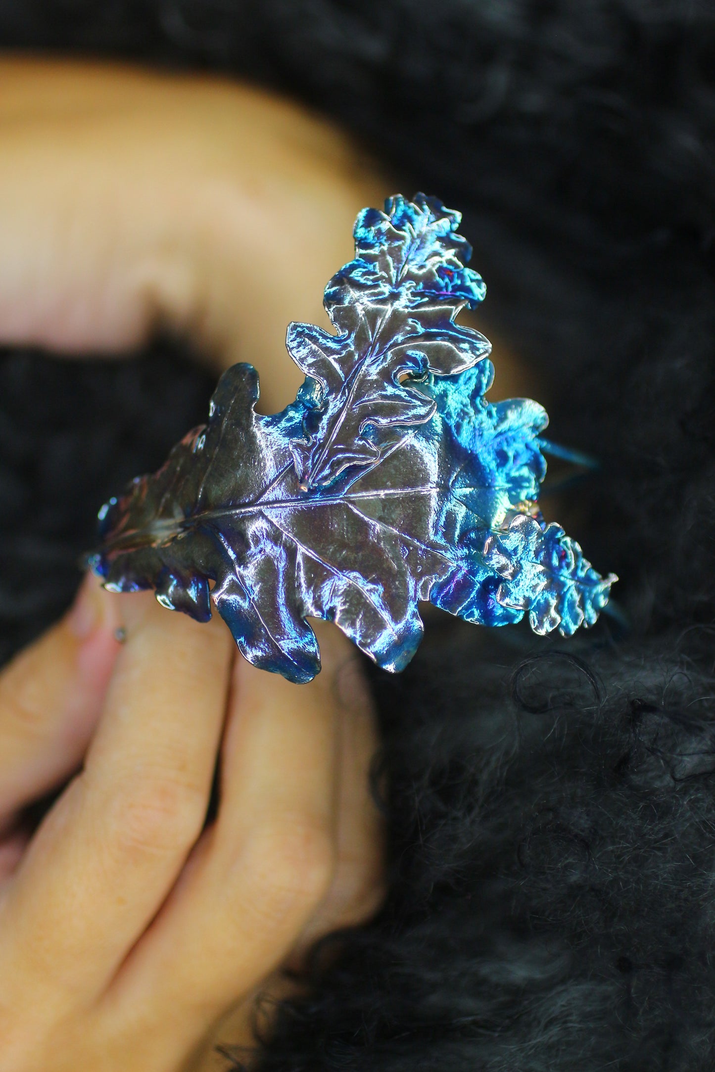 Pulseira com folhas de carvalho