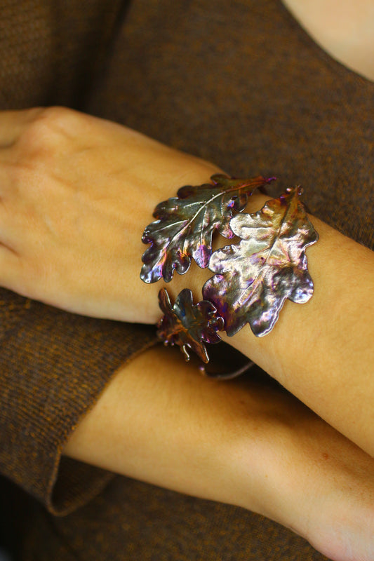 Pulseira com folhas de carvalho