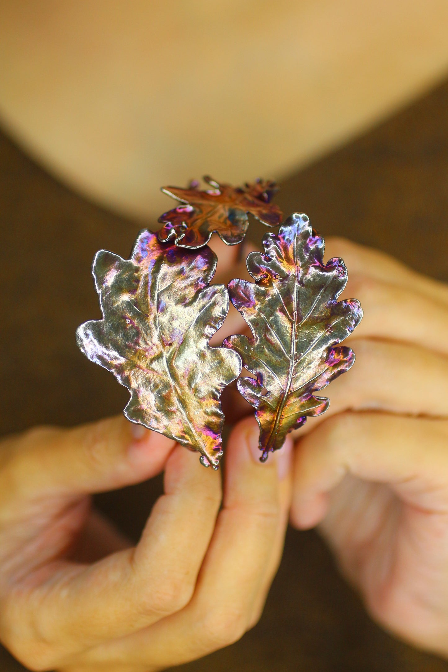 Pulseira com folhas de carvalho