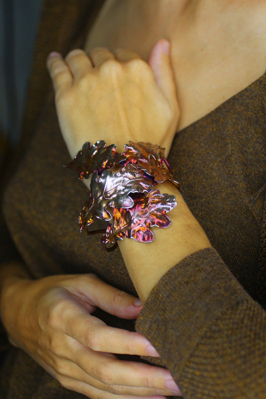 Pulseira com folhas de carvalho