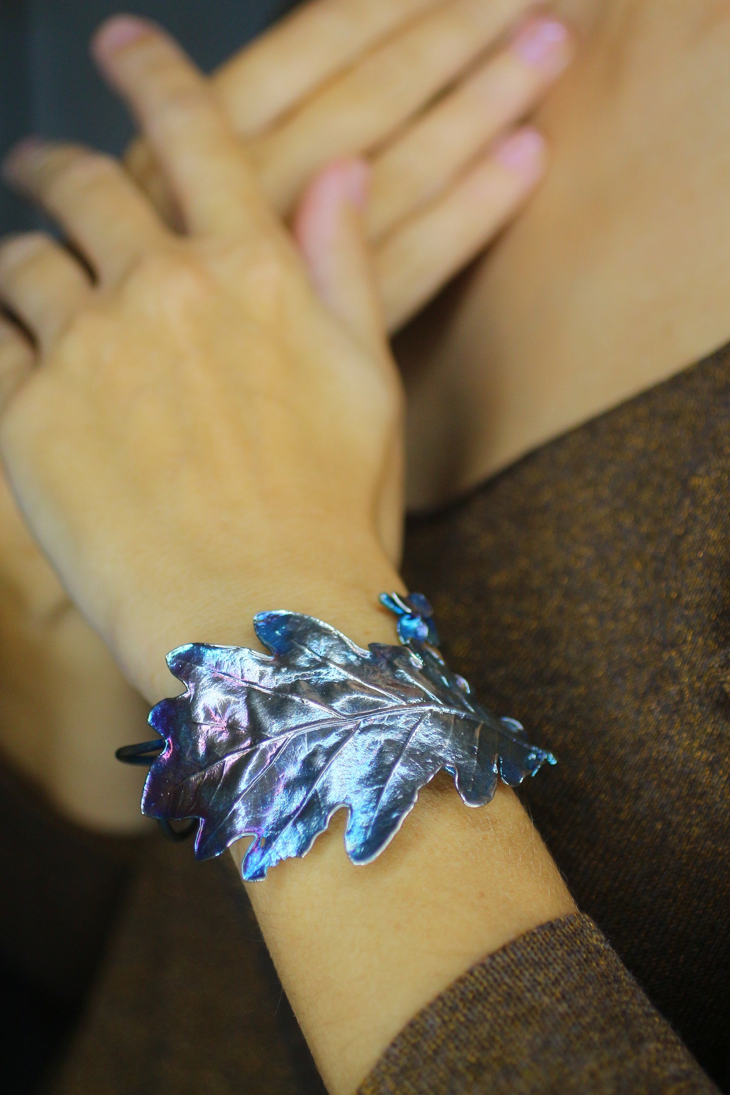 Pulseira com folha de carvalho