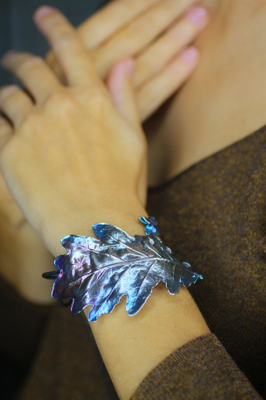 Pulseira com folha de carvalho