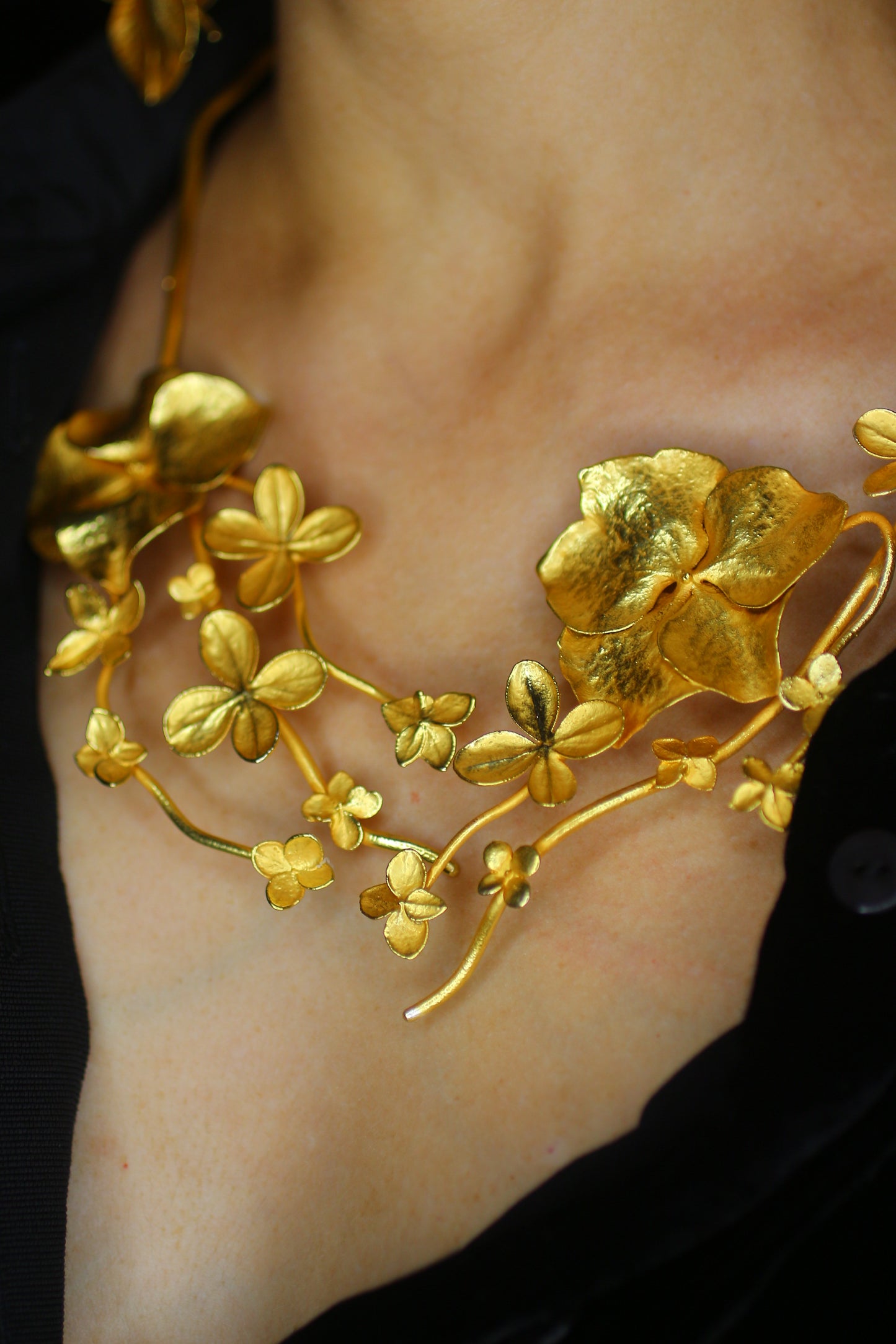 Colar com flores de hortensia