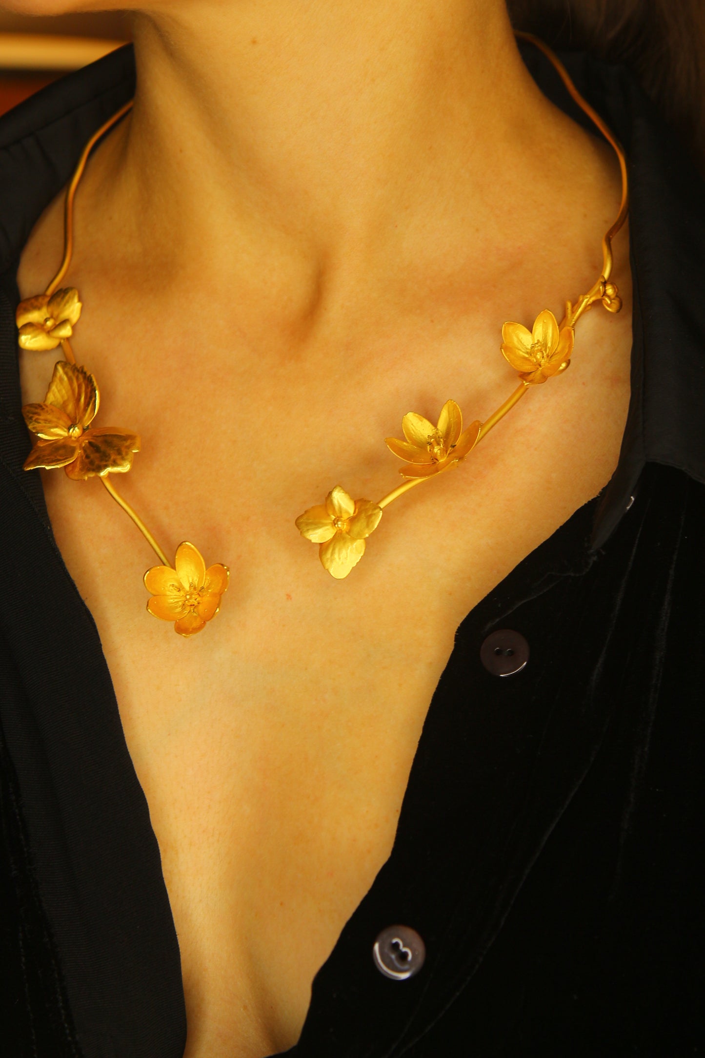 Colar com flores primaveris