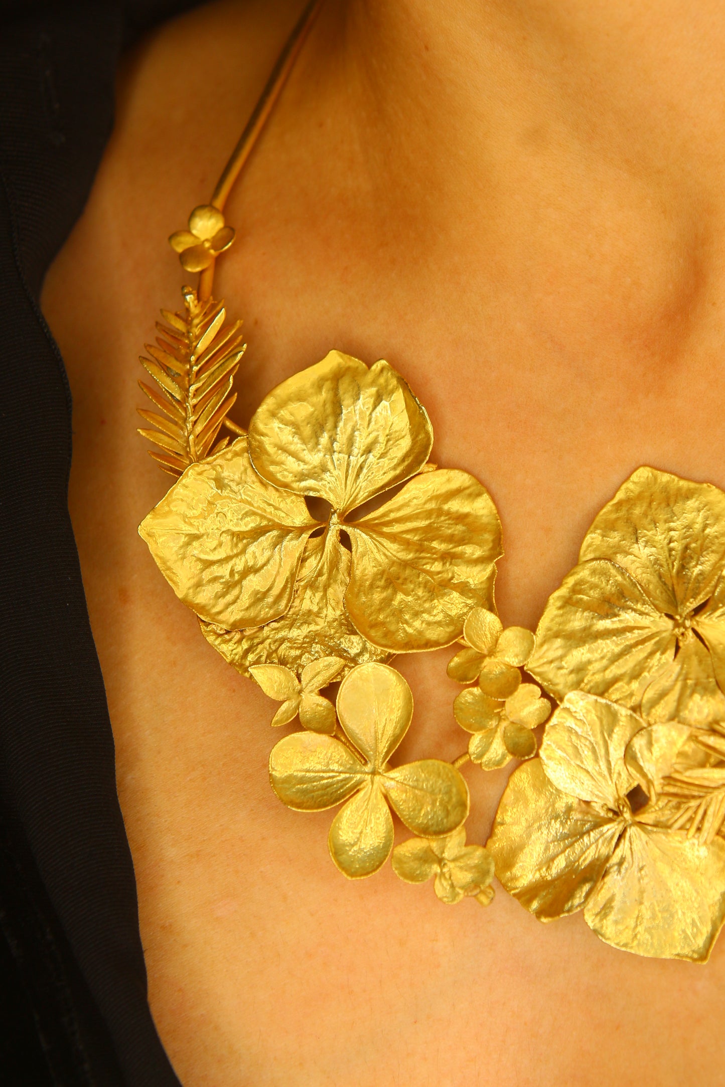 Colar com flores de hortensia