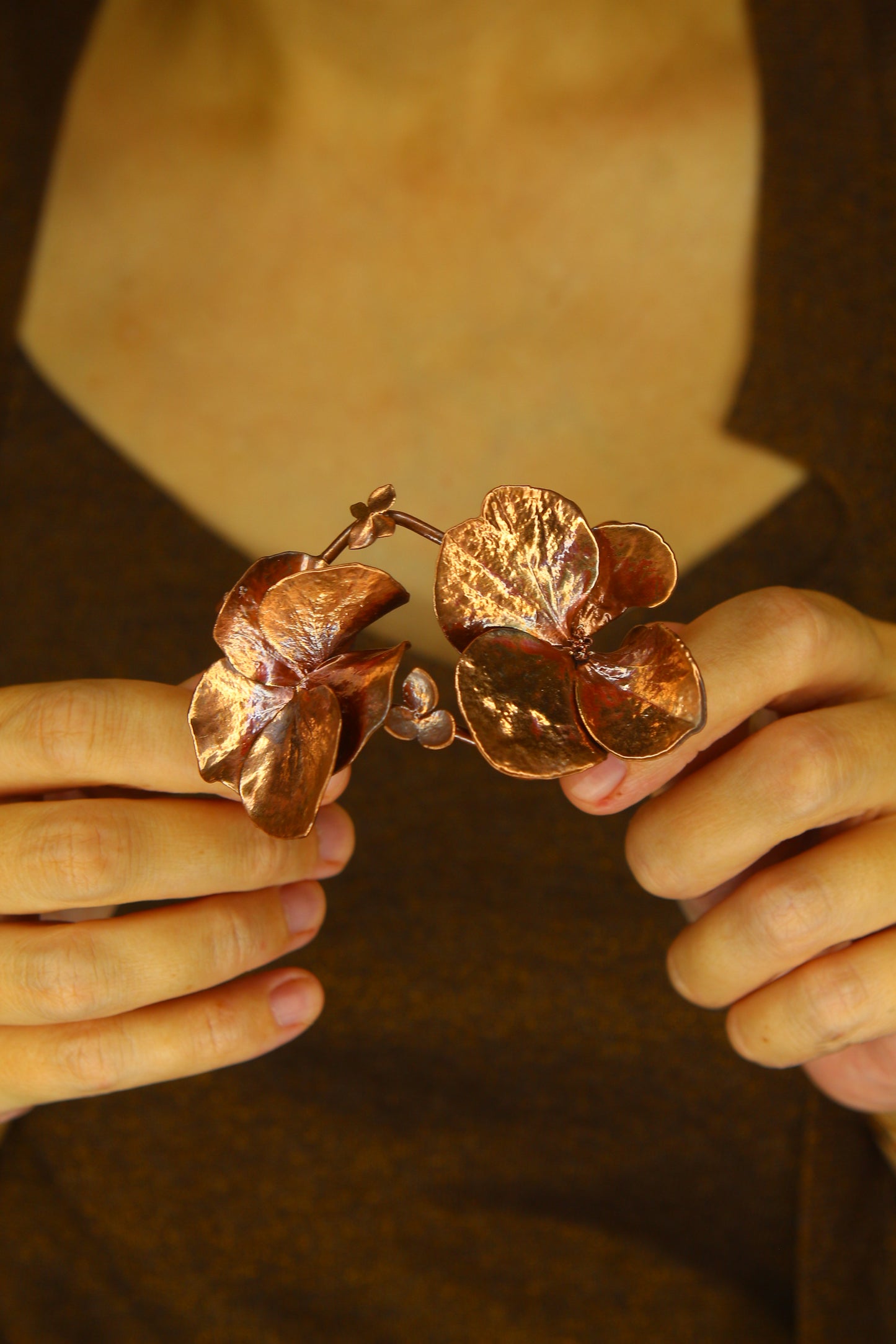 Pulseira com flores de hortensia