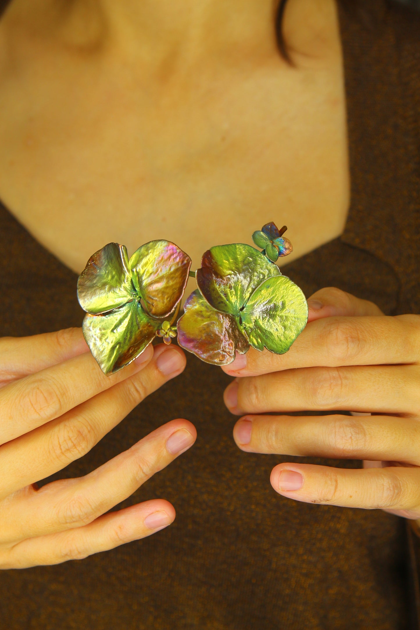 Pulseira com flores de hortensia