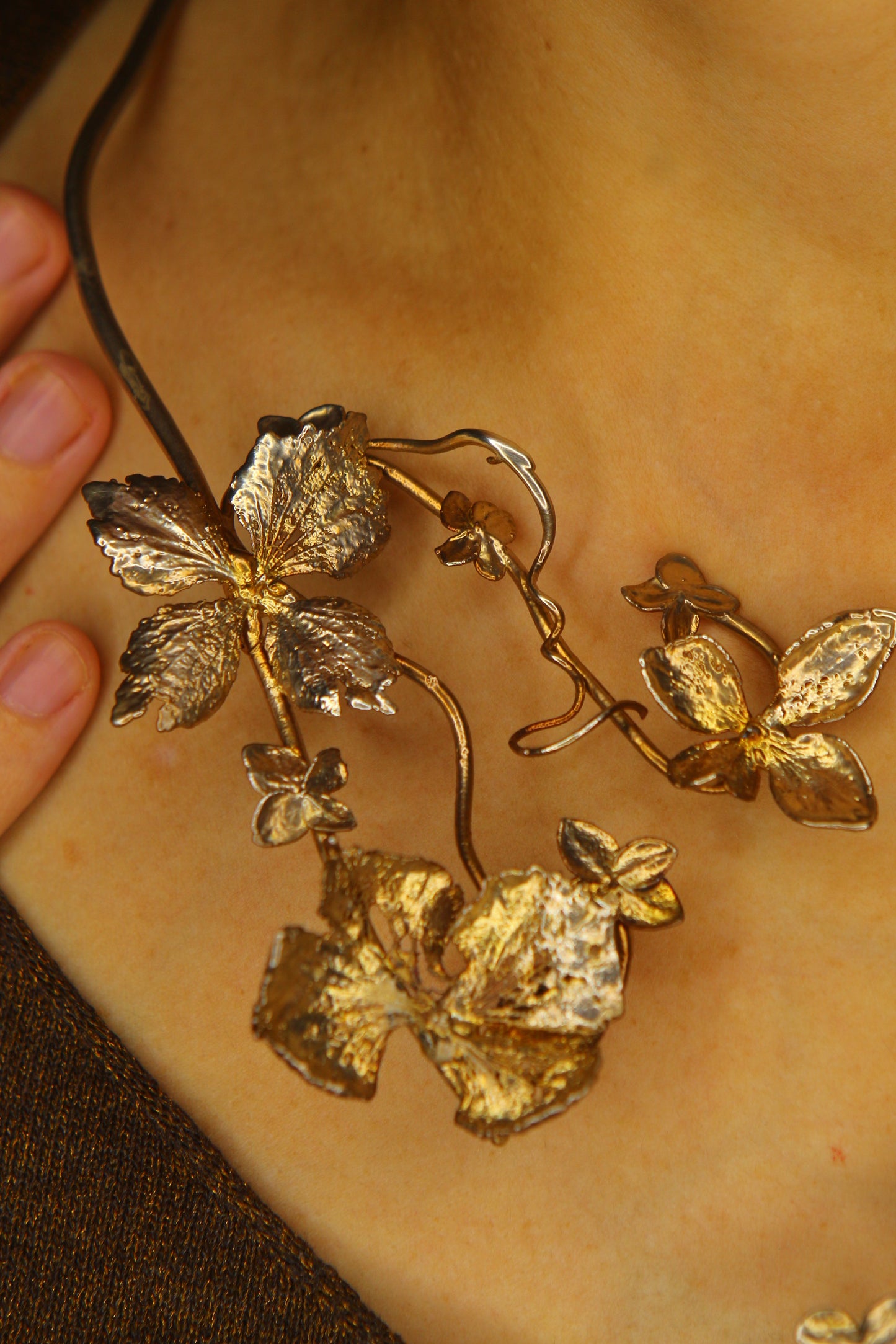 Colar com flores de hortensia