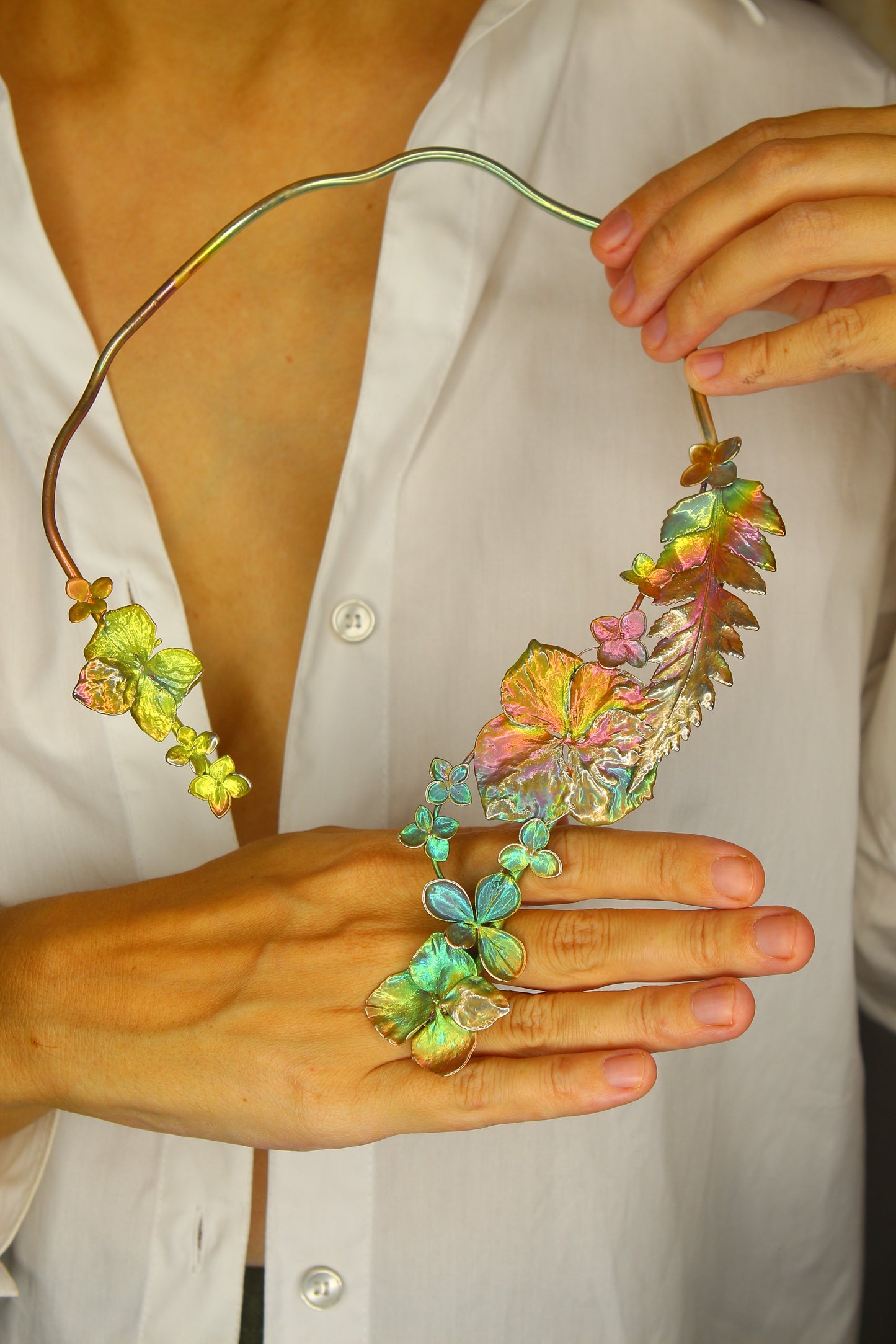 Colar com flores de hortensia