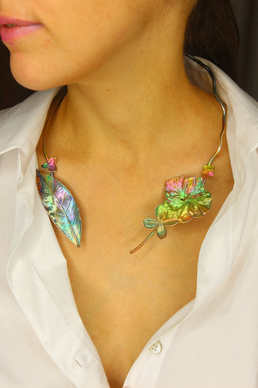 Colar com flores de hortensia