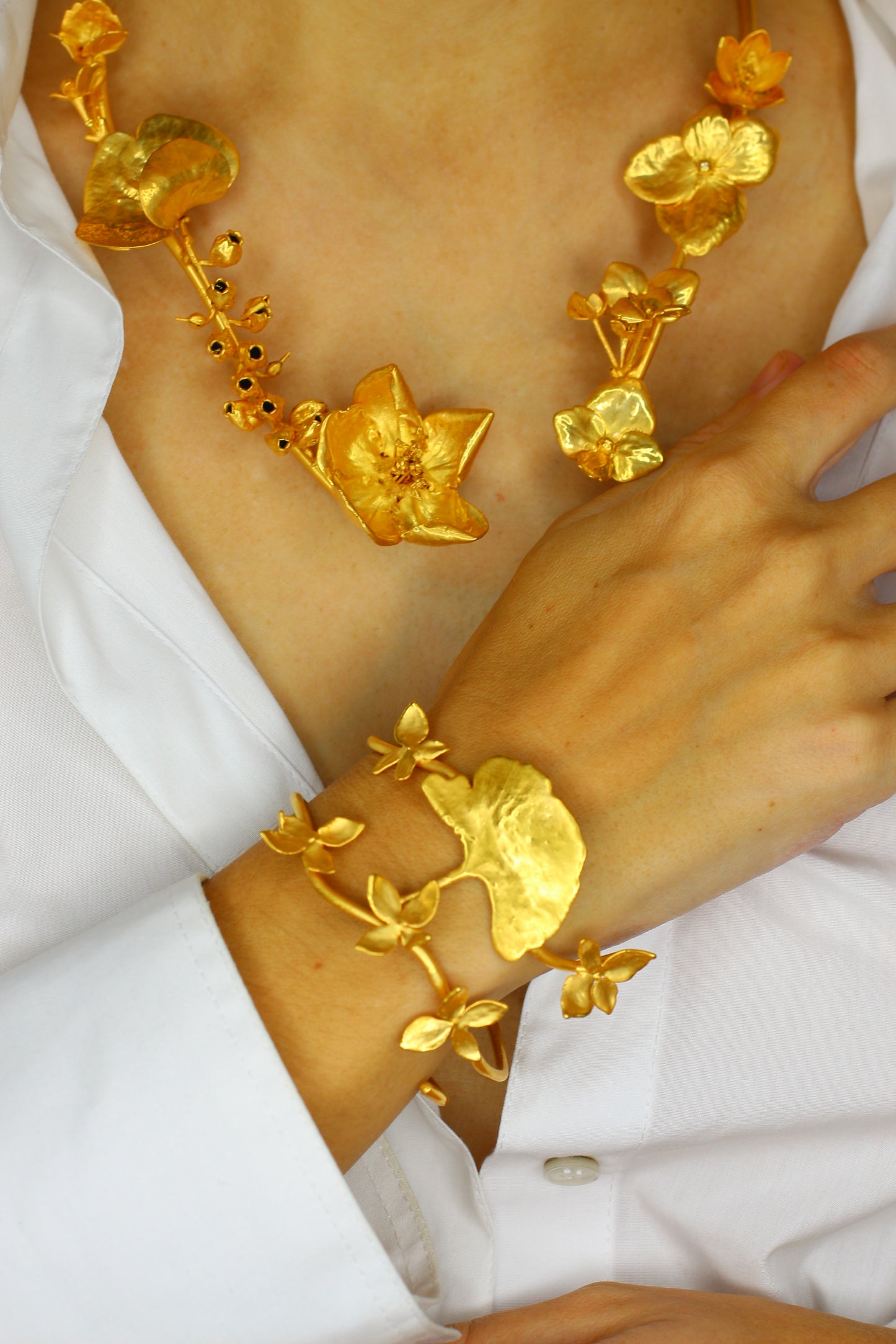 Pulseira com flores de hortensia