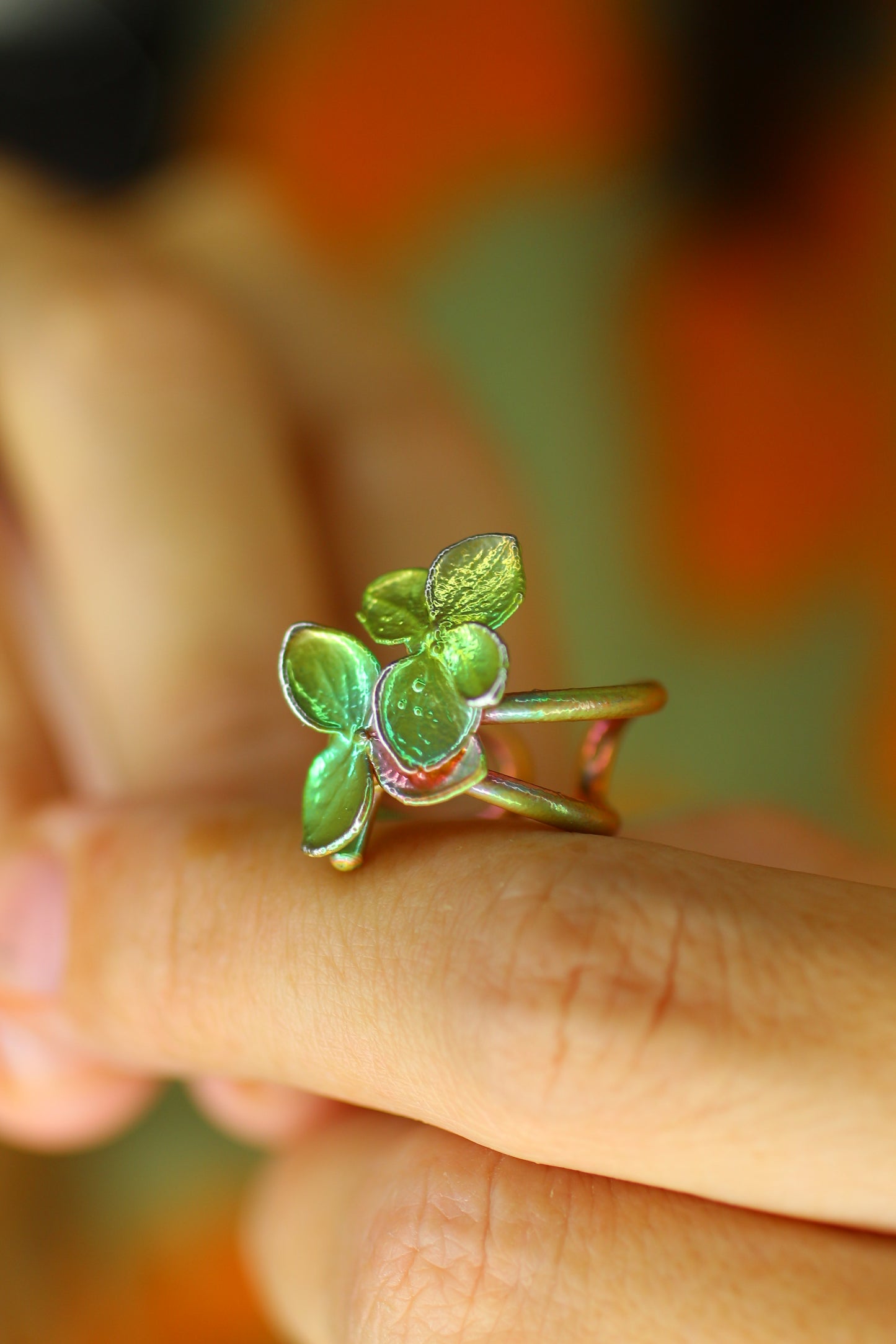 Ear cuff com flor de hortensia